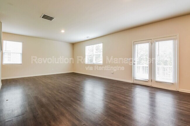 Building Photo - 487 Walnut Grv Wy