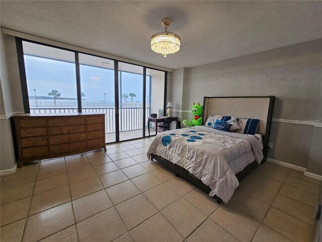 Building Photo - 7100 Sunshine Skyway Ln S