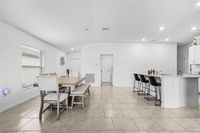 Building Photo - 4007 San Clemente Ct