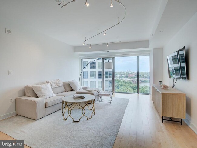 Building Photo - 1111 19th St N