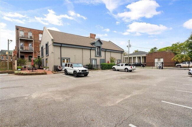 Building Photo - 412 Dauphin St