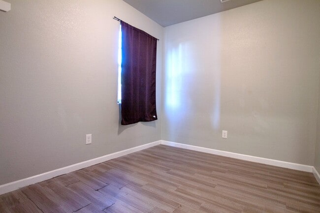 Building Photo - 247 W San Joaquin Ave