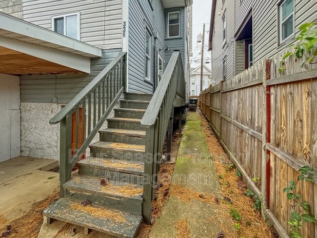 Building Photo - 336 S Locust St