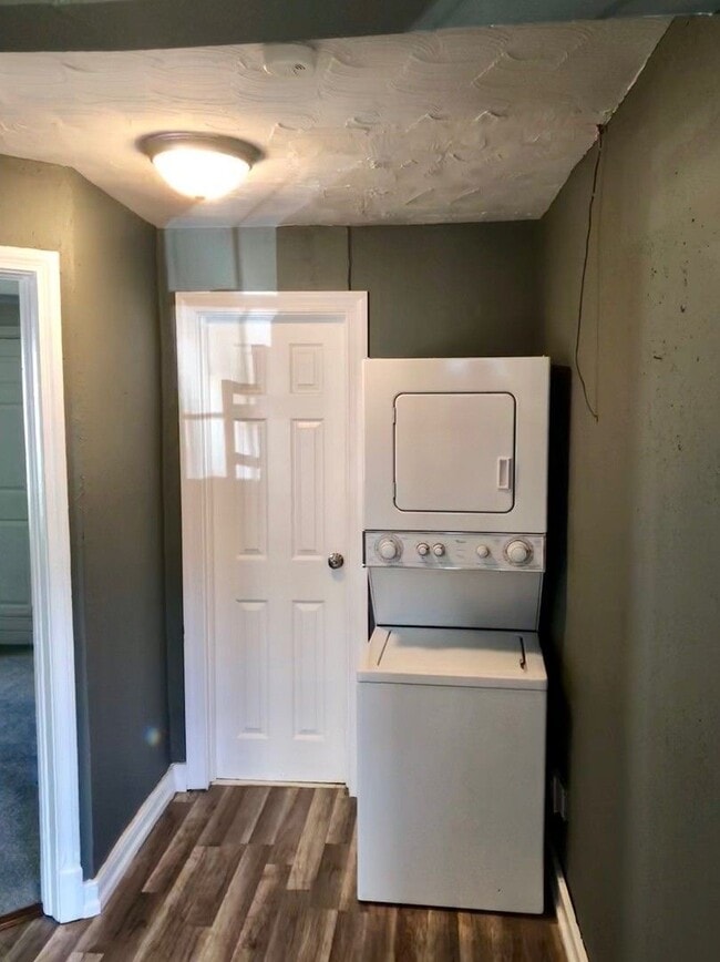 Building Photo - 1128 Sumpter St