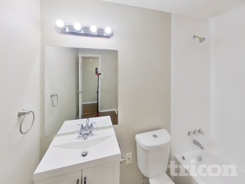 Building Photo - 4443 Greenland Dr