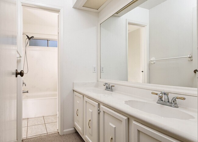 Building Photo - 35 Berryfrost Ln