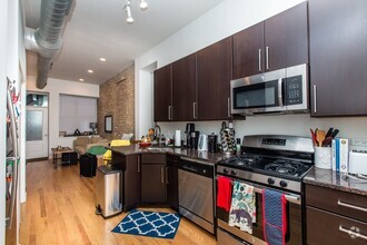 Building Photo - Condo Quality 2Bed/1Bath in Bucktown/Wicke...