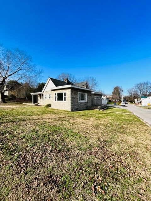 Building Photo - 415 E Cedar St