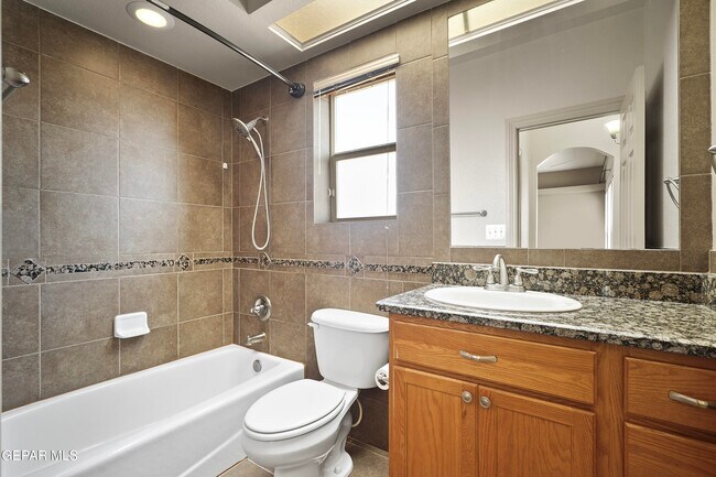 Building Photo - 5729 Valley Oak Dr
