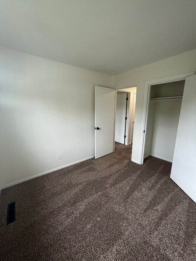 Building Photo - Charming 3 Bedroom Home with Finished Base...