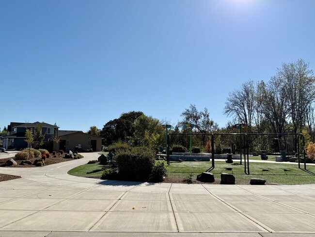 Building Photo - Updated 4 Bedroom Home with Stunning Private Backyard