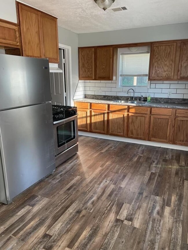 Building Photo - 708 Maxwell St NW