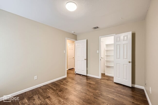 Building Photo - 2210 Sumac Dr