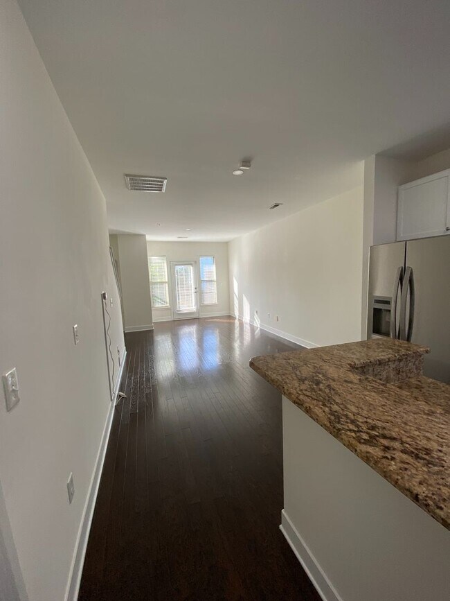 Building Photo - Room in 3 Bedroom Townhome at Seigle Point Dr