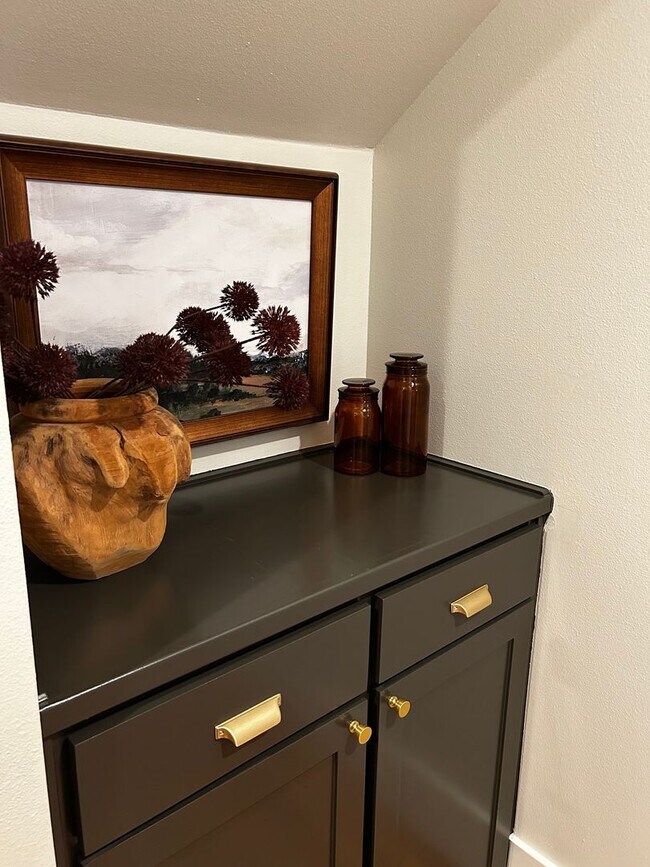 Building Photo - UNFURNISHED Beautiful Large Home Available Now on North Walnut in Fayetteville !!