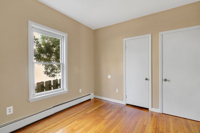 Building Photo - 15 Myrtle Ave