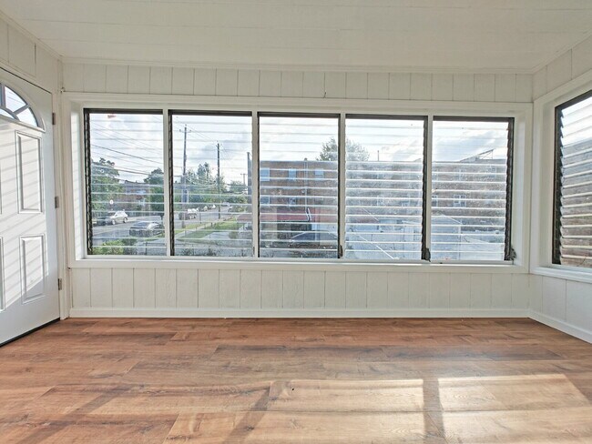 Building Photo - Spacious Fully Renovated Corner-Home Available Now!