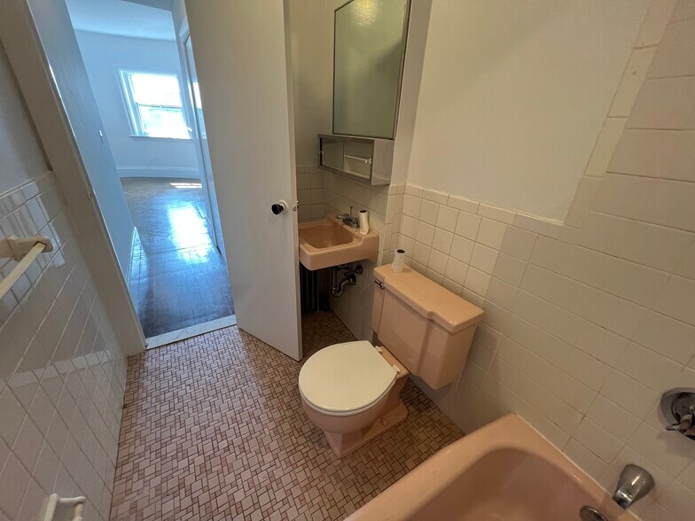 Building Photo - 24 Mt Vernon St