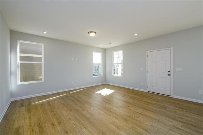 Building Photo - 849 York Aly