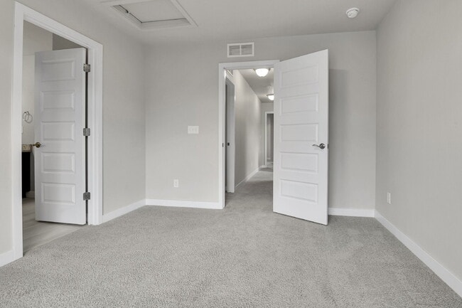 Building Photo - $2,720.95 - 3 Bed, 2.5 Bath Home in Aurora with AC and In Unit Laundry!