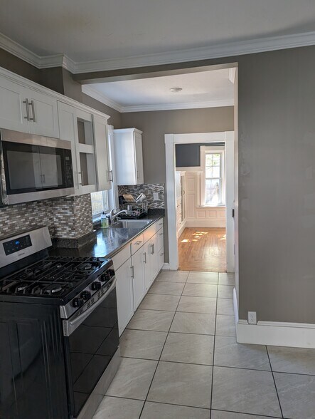 Kitchen - 897 Union St