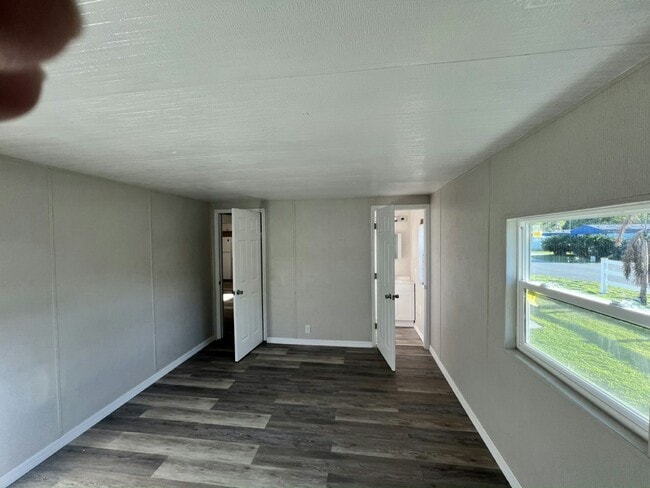 Building Photo - 2 Tower Manor Cir E