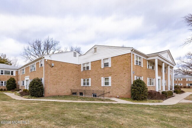 Building Photo - 187 Evergreen Rd