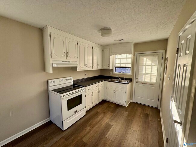 Building Photo - 433 Hargrove St