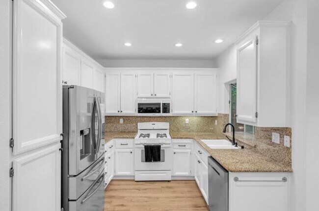 Building Photo - 3-Bed Bright Morgan Hill Home in a Desirable Neighborhood