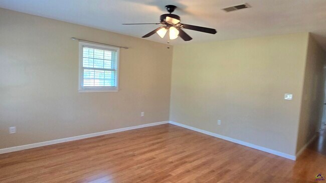 Building Photo - 106 Mason Dr