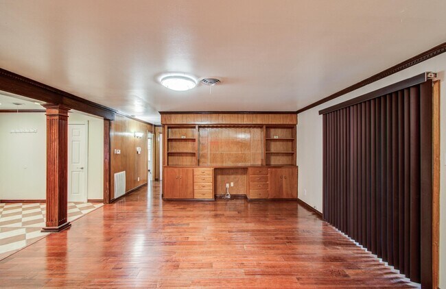 Building Photo - 1722 Front St