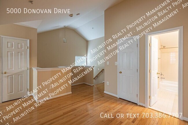Building Photo - 5000 Donovan Dr