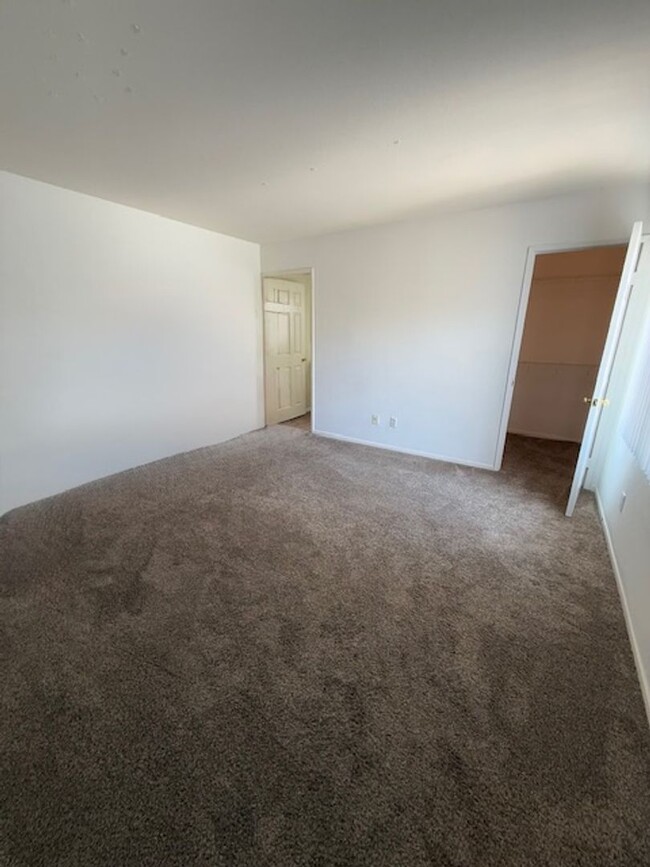 Building Photo - Beautiful Home located in Sunbow