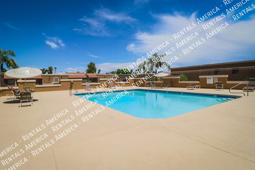 Building Photo - 317 W Hononegh Dr