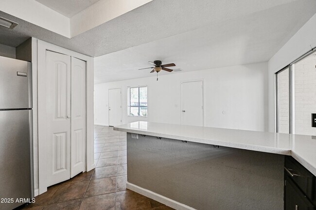 Building Photo - 5558 W Cortez St