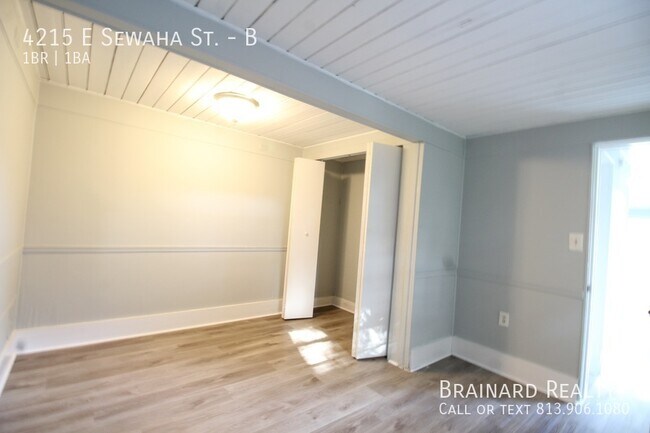 Building Photo - 4215 E Sewaha St