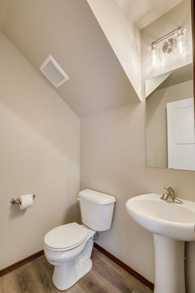 Building Photo - Fantastic 3-Bed, 2.5 Bath with 2-car garage!