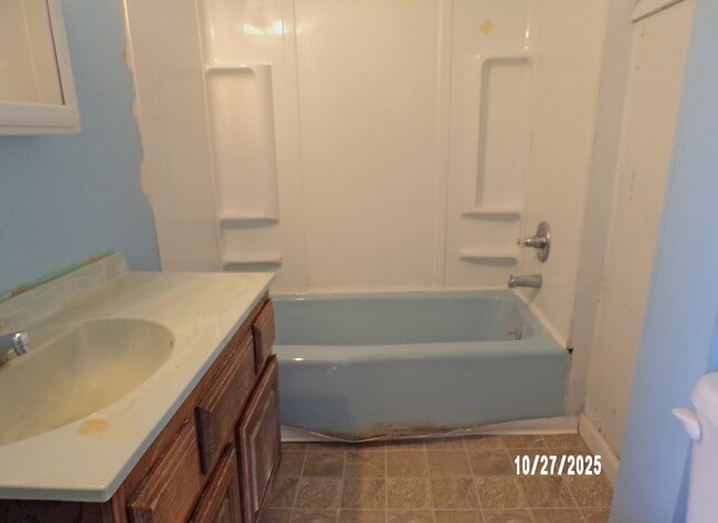 Building Photo - 814 E Main St