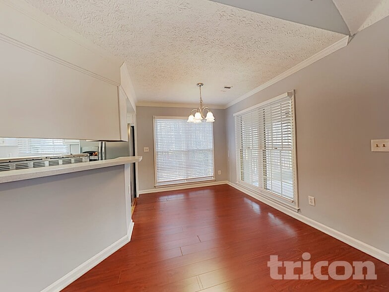 Building Photo - 2651 Laurel Woods Ln SE