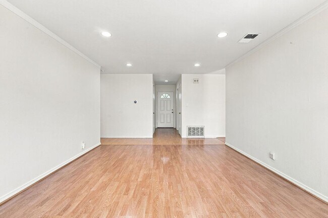 Building Photo - 4034 Francisco St