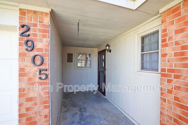 Building Photo - 2905 Salem Dr