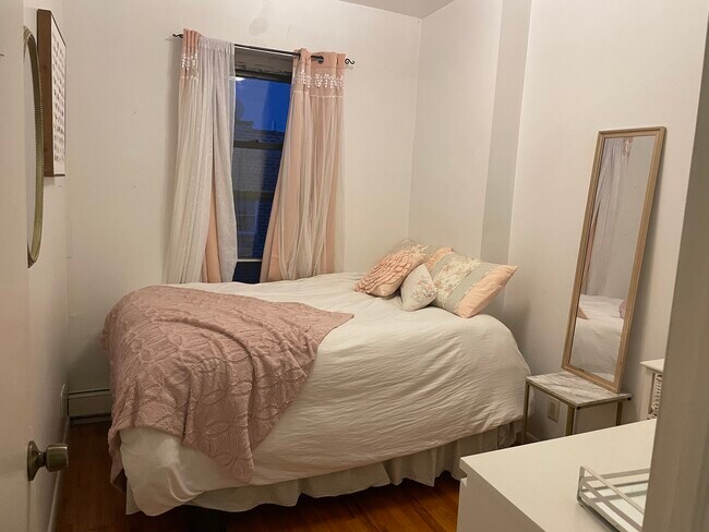 Building Photo - 4303 Broadway