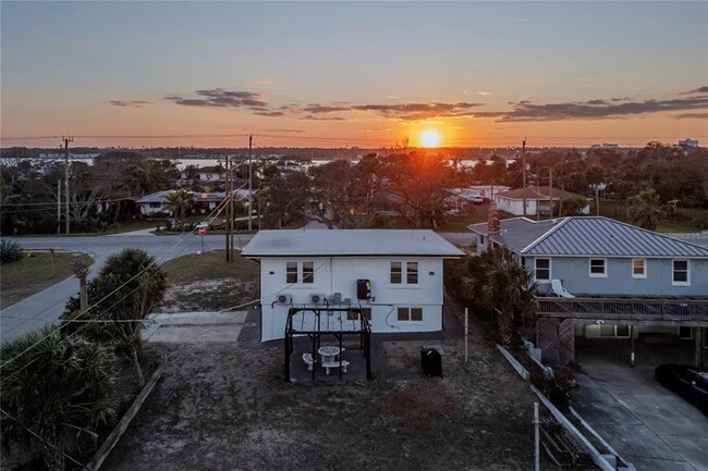 Building Photo - 2061 S Peninsula Dr