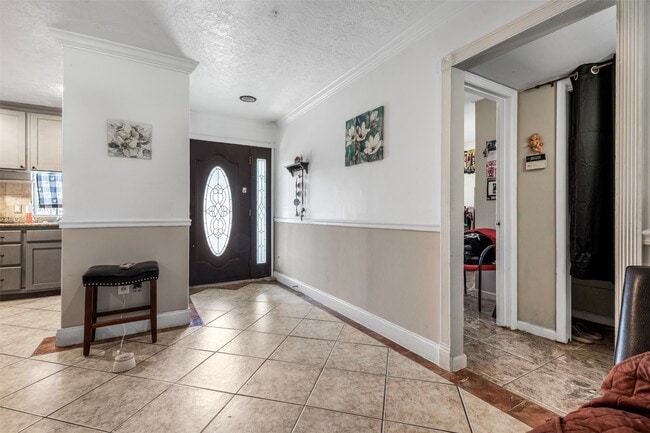 Building Photo - 10711 Heather Hill Dr