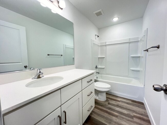 Building Photo - 3 Bed/2.5 Bath Townhome in Salem!