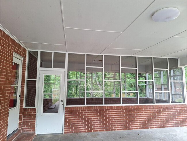 Building Photo - 4609 Hopewell Rd