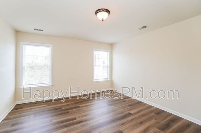 Building Photo - 614 Parkwood Dr