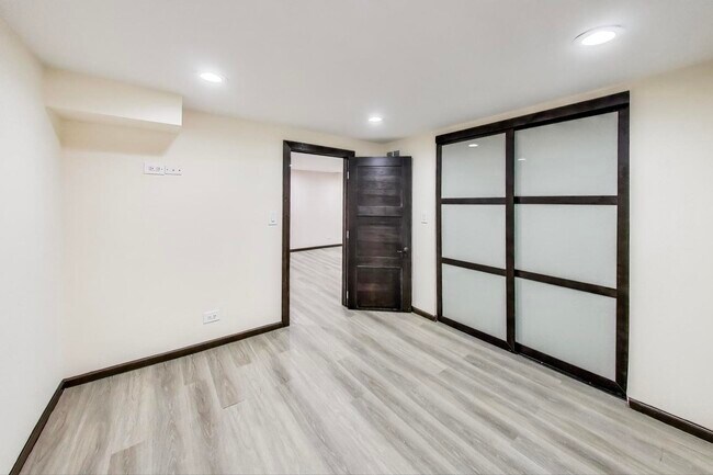 Building Photo - 6544 N Albany Ave