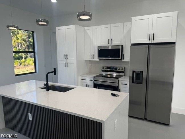 Building Photo - 1037 Barcelona St E