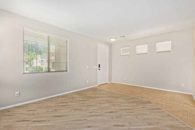 Building Photo - Gorgeous 3 bed/2 bath in Power Ranch!